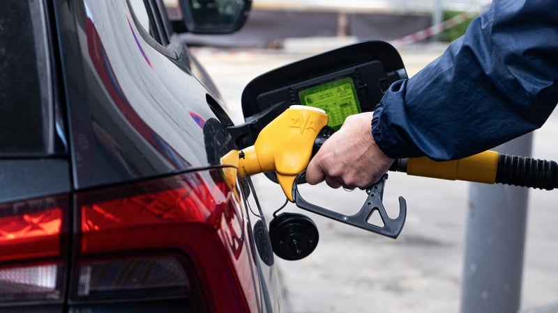 كيف ستؤثر تخفيضات الرسوم الانتقائية الحكومية على تكلفة الوقود